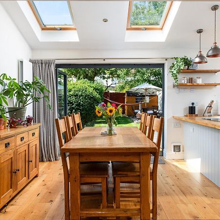 Charming Family Home With Stoves, Garden & Parking Бристоль Екстер'єр фото