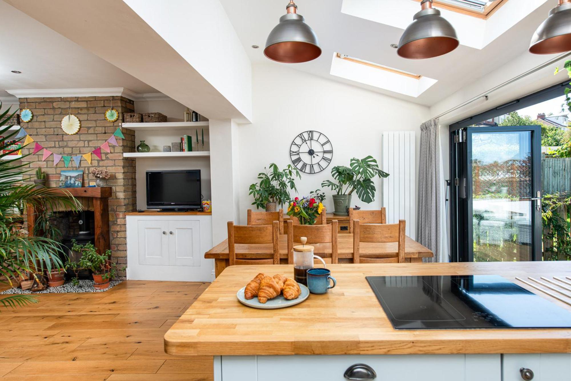 Charming Family Home With Stoves, Garden & Parking Бристоль Екстер'єр фото