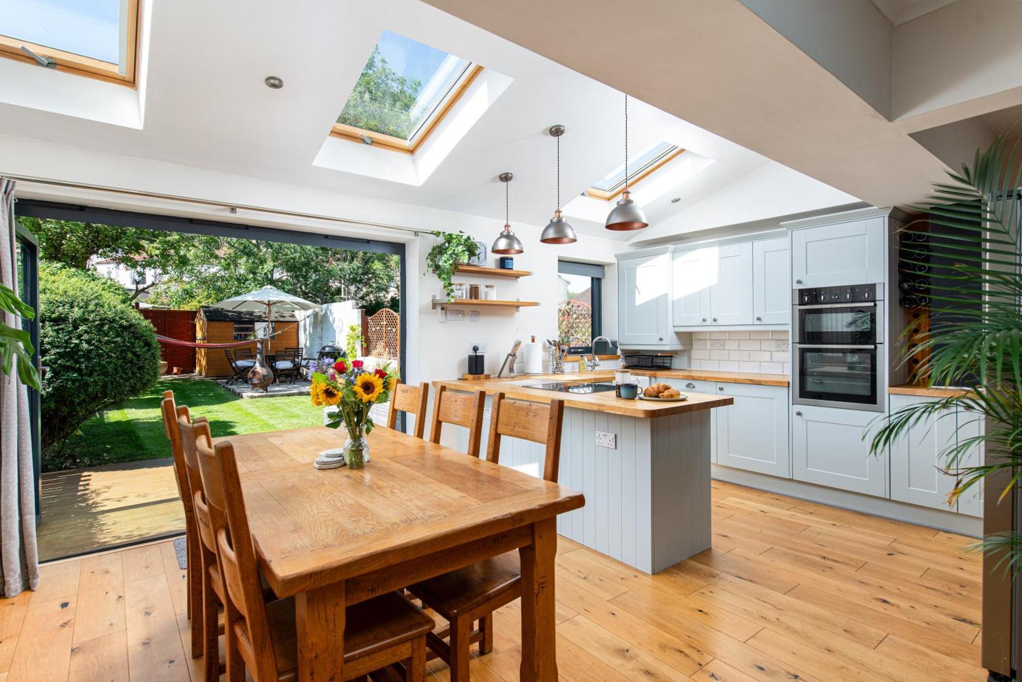 Charming Family Home With Stoves, Garden & Parking Бристоль Екстер'єр фото